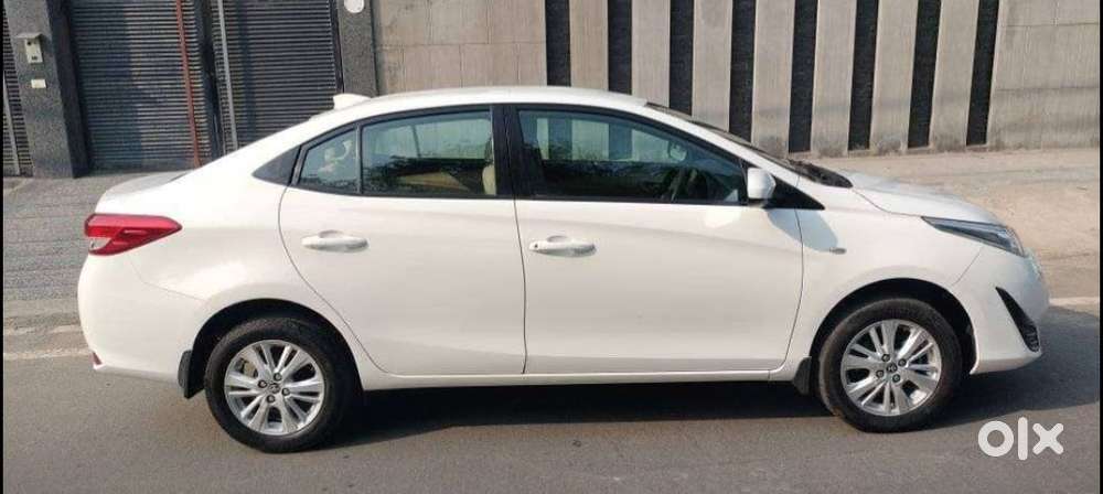 Toyota Yaris J Cvt, 2021, Petrol