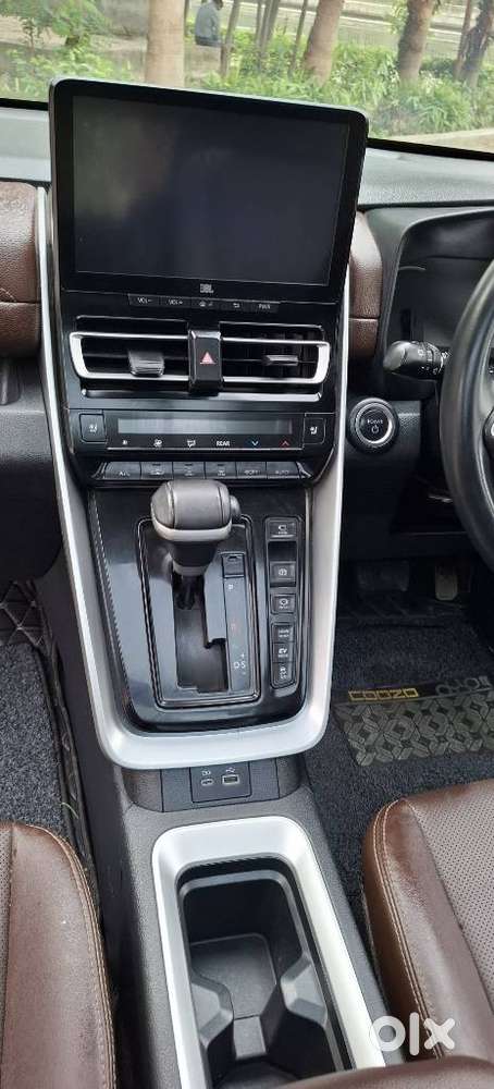 Toyota Innova Hycross 2.0 Zx Hybrid 7 Str, 2024, Petrol