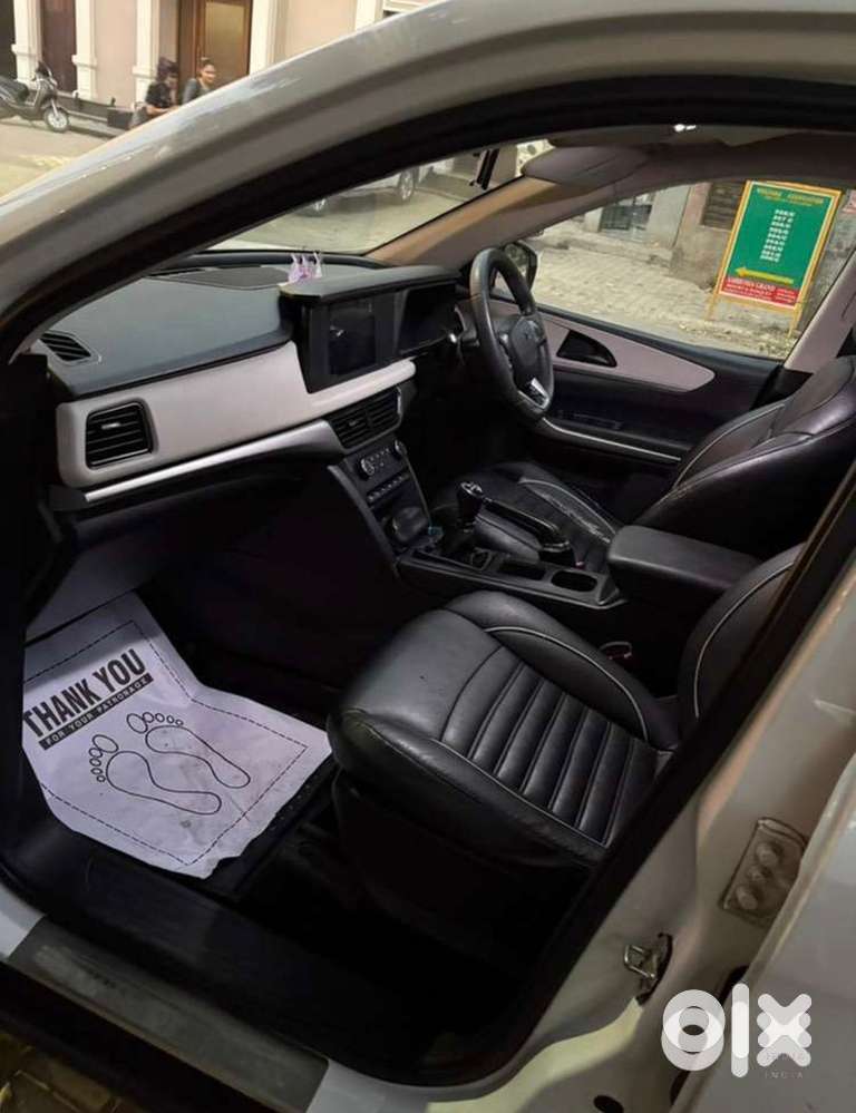 Mahindra Xuv700 Petrol Well Maintained