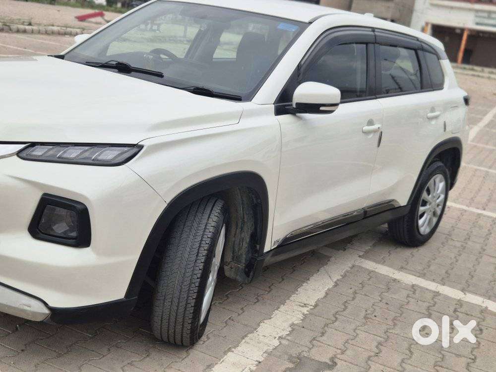 Maruti Suzuki Grand Vitara 1.5 Delta Smart Hybrid At, 2023, Petrol