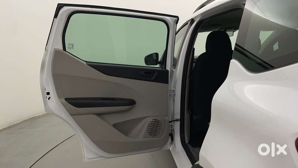 Renault Triber Rxt, 2023, Petrol