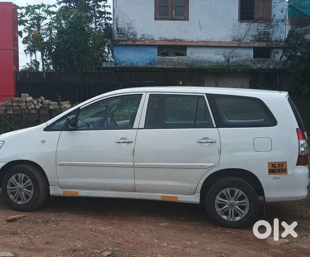 Toyota Innova 2012
