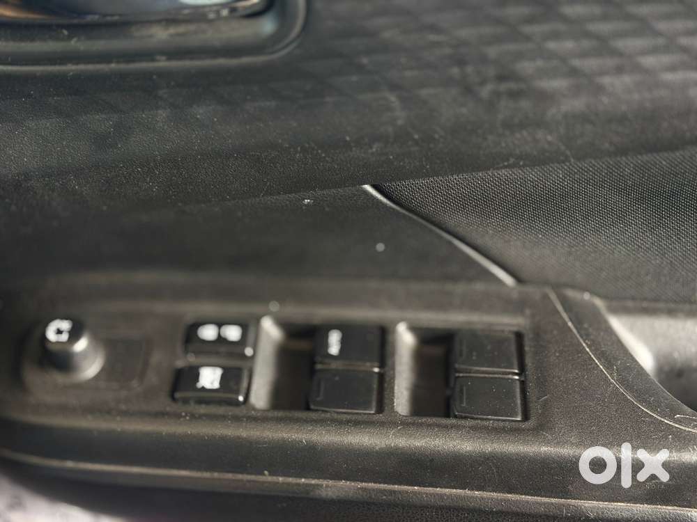 Maruti Suzuki Swift Vxi + Manual, 2024, Petrol