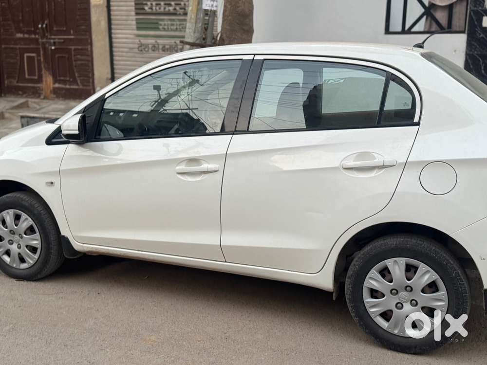 Honda Amaze 2015 Petrol Well Maintained