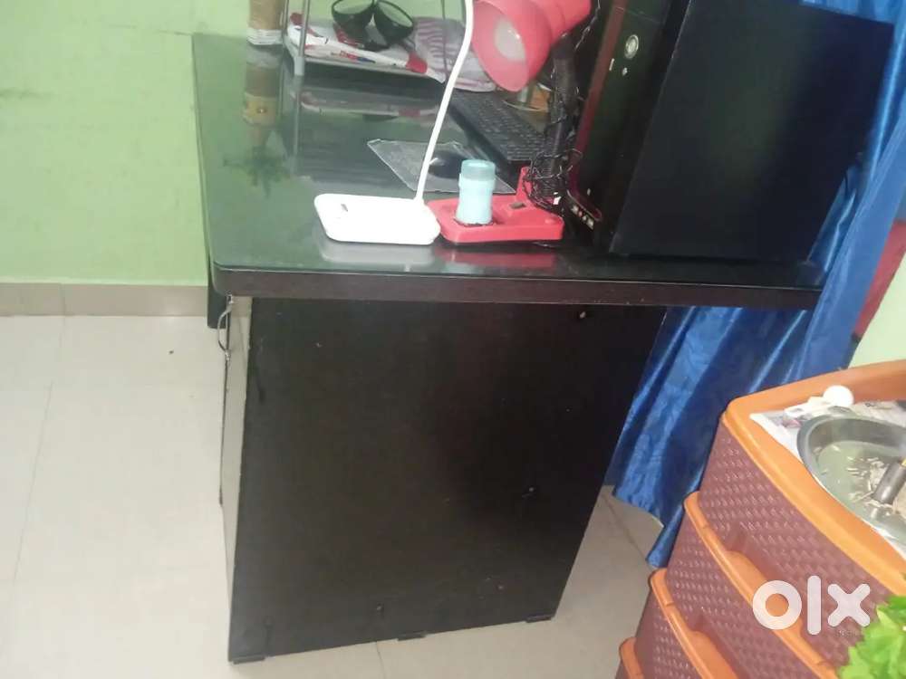 Big size computer table