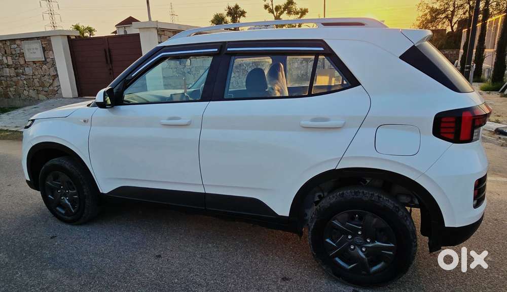 Hyundai Venue S 1.2 Petrol, 2023, Petrol