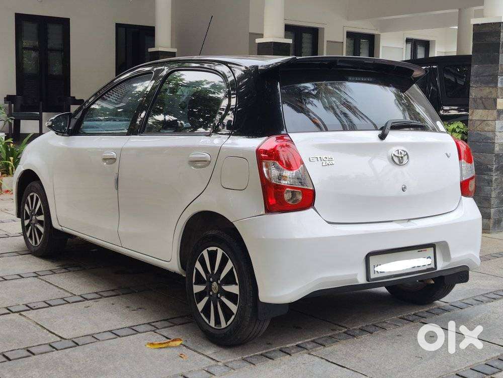 Toyota Etios Liva 1.2 V Dual Tone, 2019, Petrol