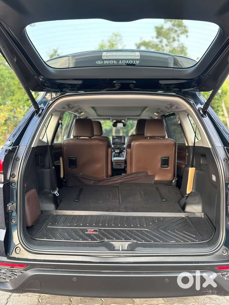 Toyota Innova Hycross 2.0 Zx (o) Hybrid 7 Str, 2025, Petrol