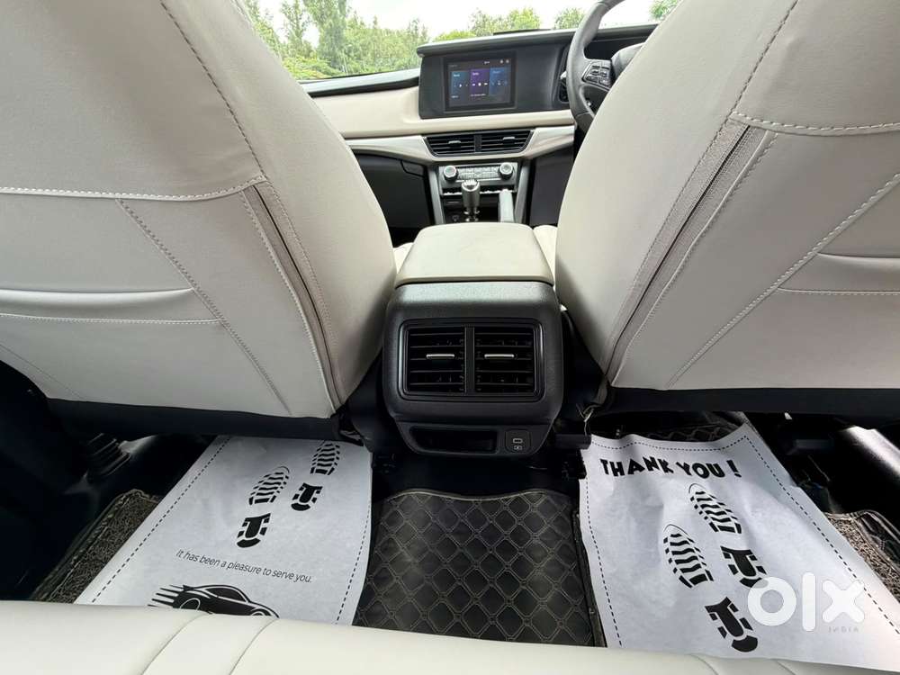 Mahindra Xuv700 2.0 Ax 5 Petrol Mt Str, 2024, Petrol
