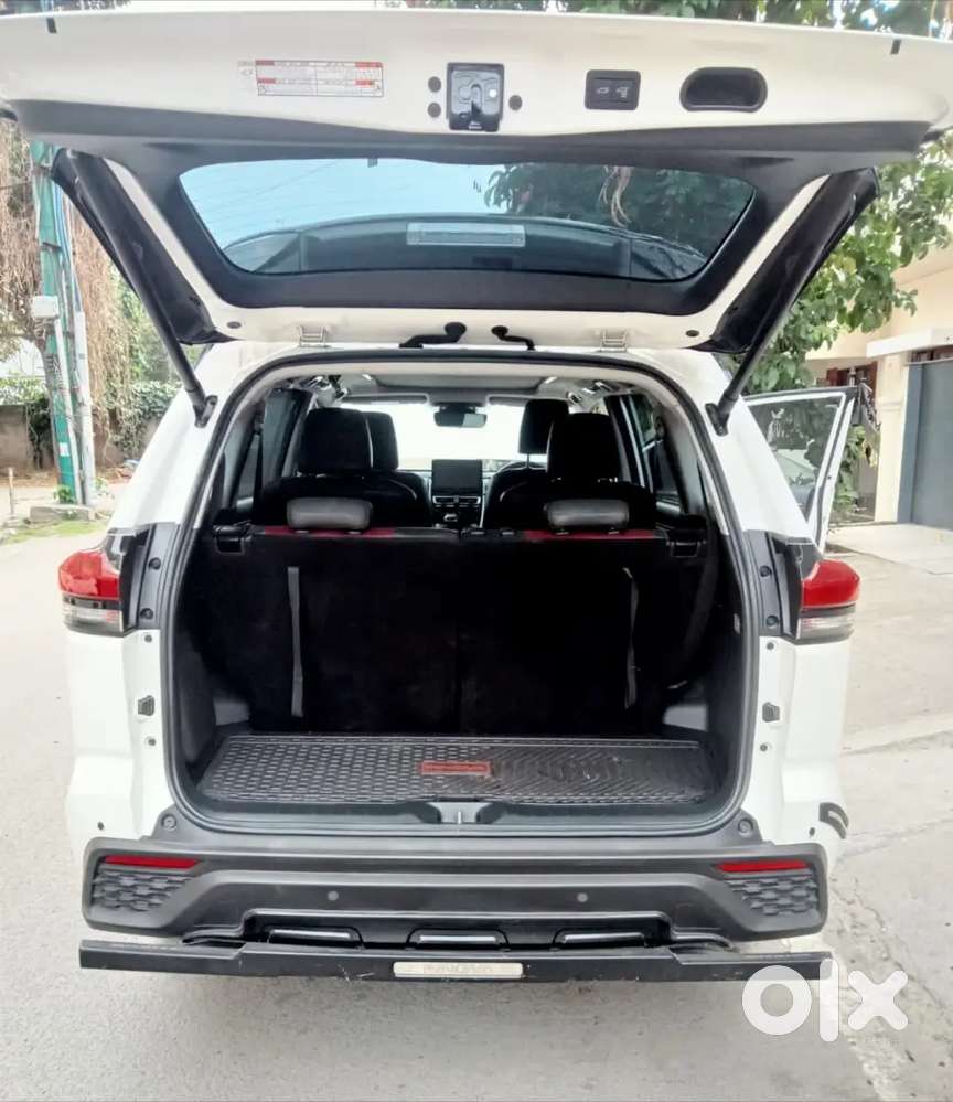 Toyota Innova Hycross 2025