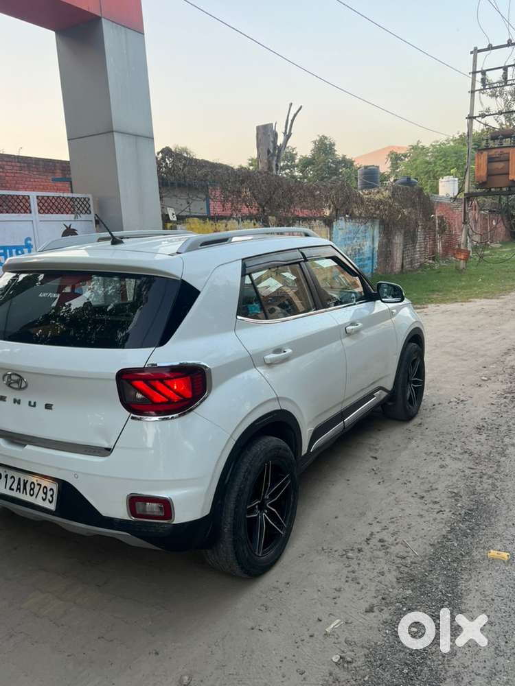 Hyundai Venue Petrol Well Maintained Good Condition New Alloy Wheels