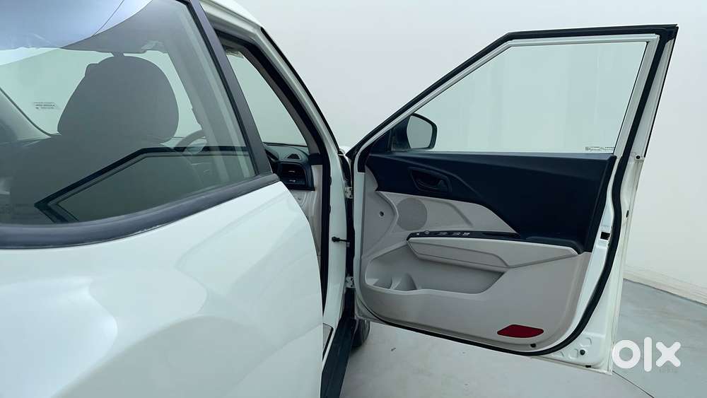 Mahindra Xuv300 1.2 W6 Amt Petrol, 2022, Petrol