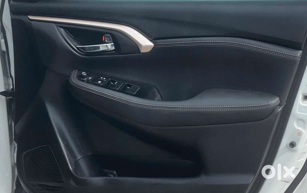 Maruti Suzuki Grand Vitara 1.5 Alpha Plus Intelligent Hybrid Ecvt, 2..