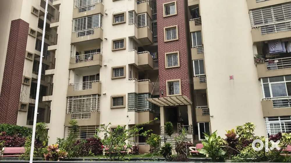 3 BHK IN SOCIETY APPARTMENT SEMI FURNISHED FLAT IN GOTTIGERE B G ROAD