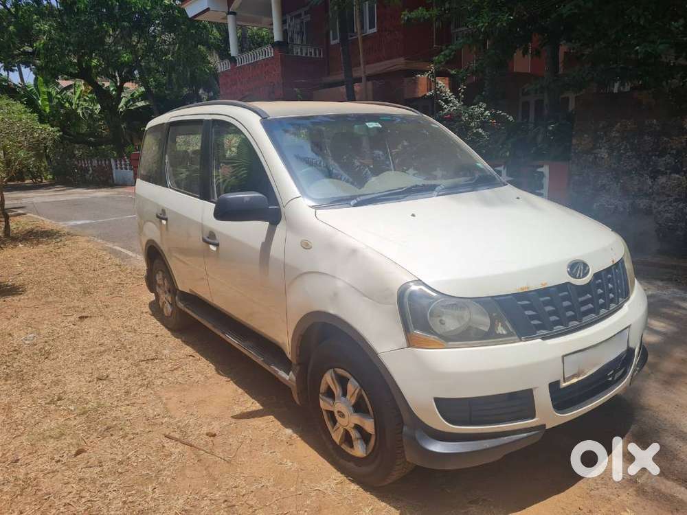 Mahinra Xylo 8 Seater.