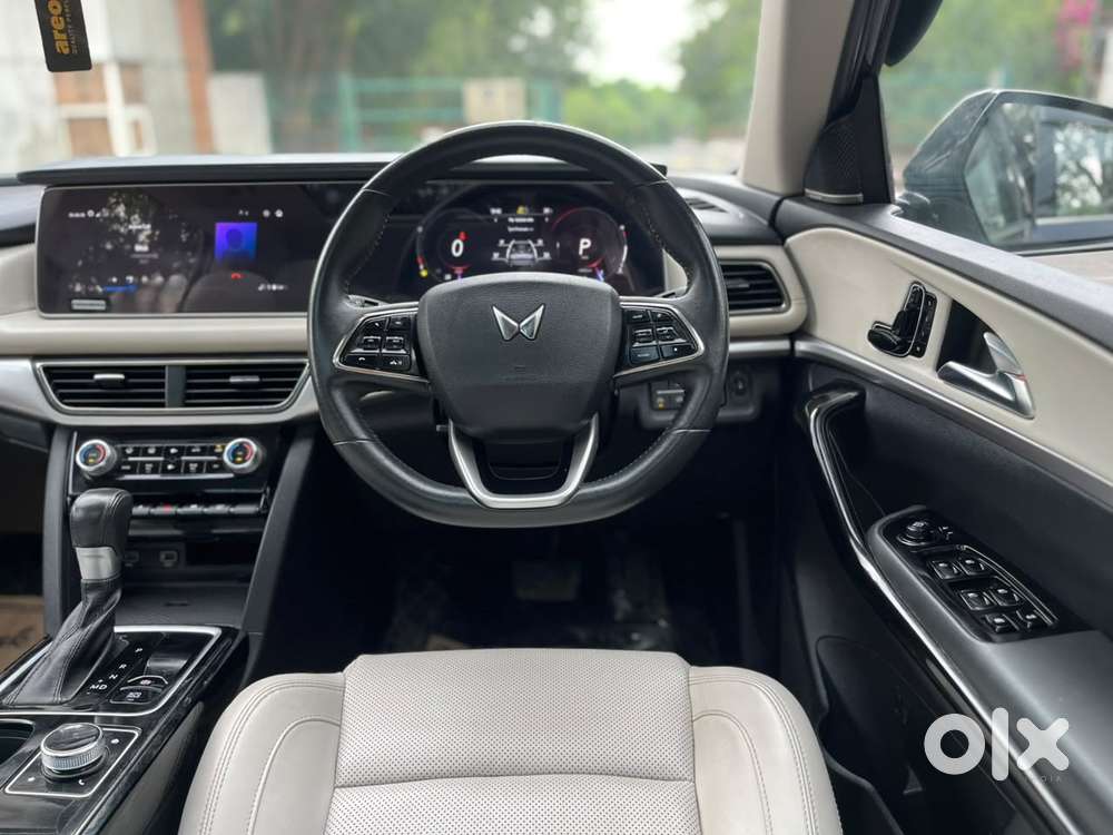 Mahindra Xuv700 Ax7l 6 Str At, 2024, Petrol