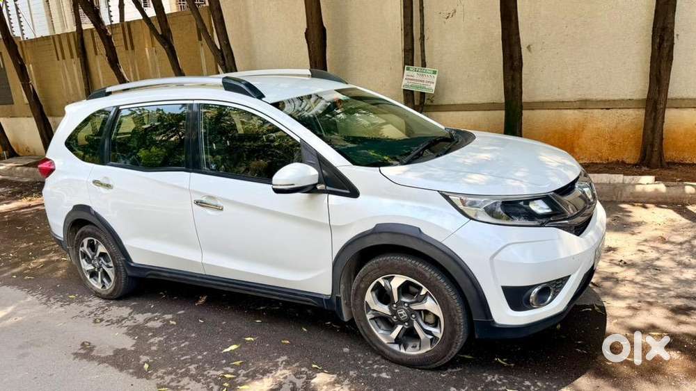 Honda Br-v: Pearl White-7 Seater-2019-autot-top Condition-fully Loaded