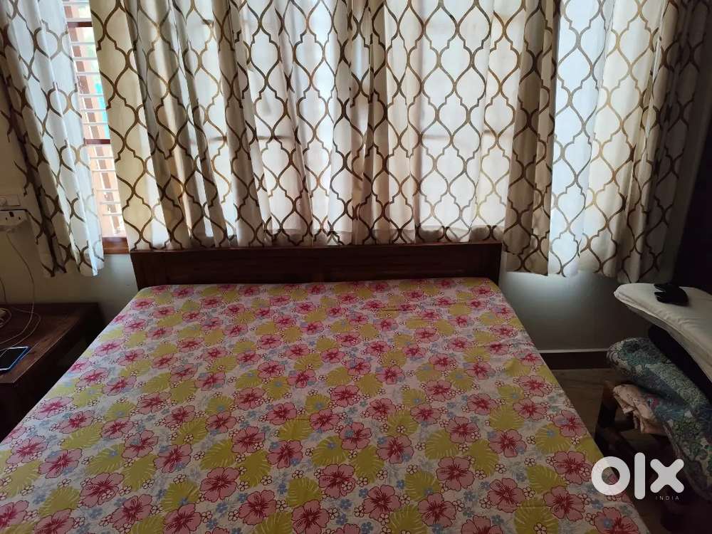 Queen size double beds with wakefit mattress