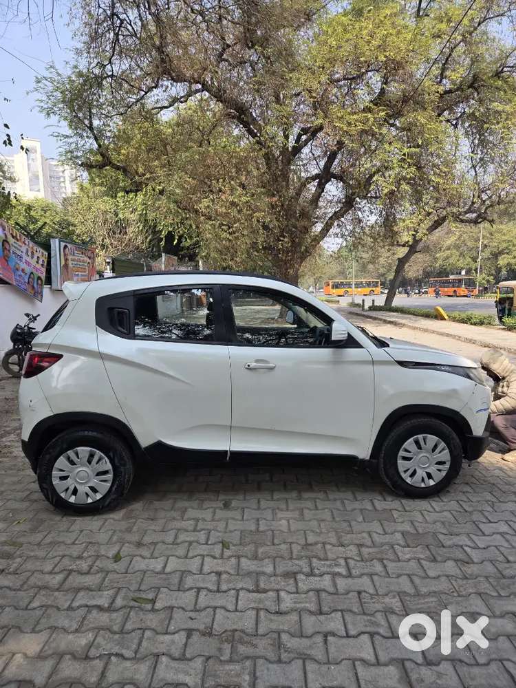 Mahindra Kuv 100 K6+