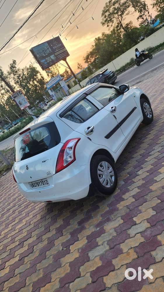 Maruti Suzuki Swift Lxi Optional-o, 2017, Petrol