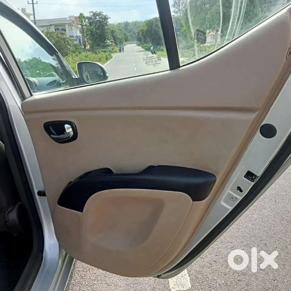 Hyundai I10 Sportz At, 2011, Petrol