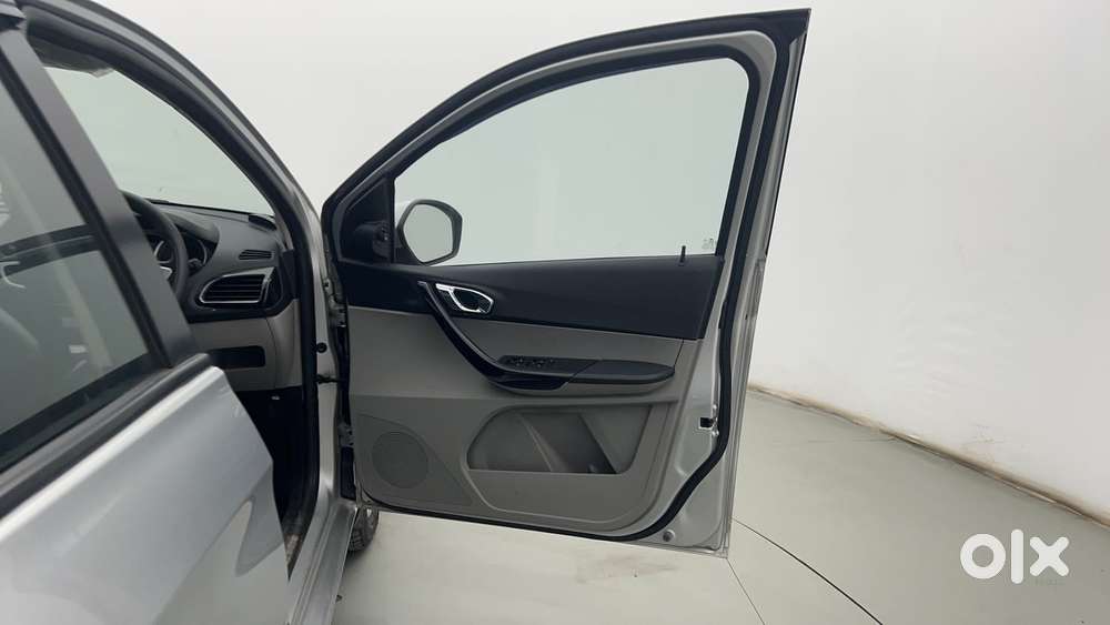 Tata Tiago Xz, 2016, Petrol