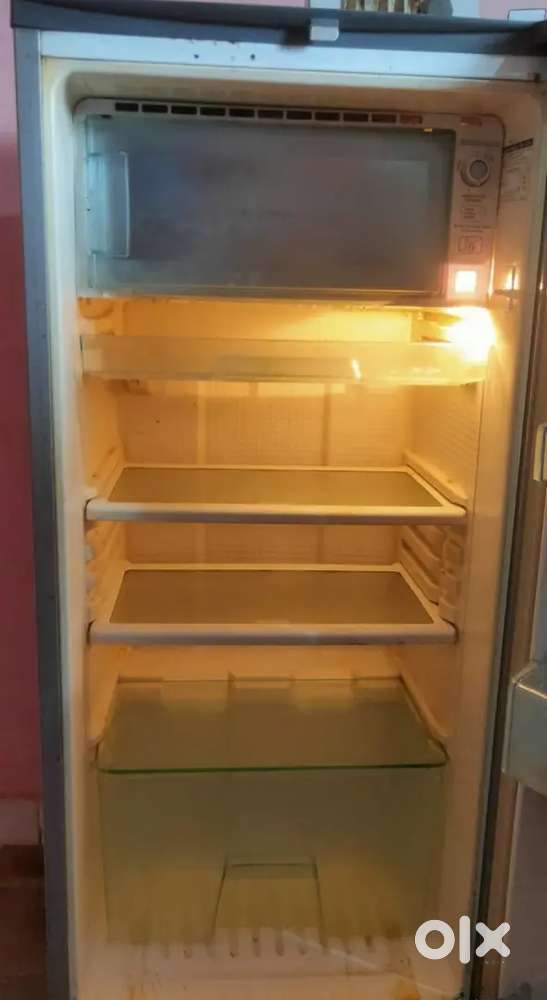 New condition fridge