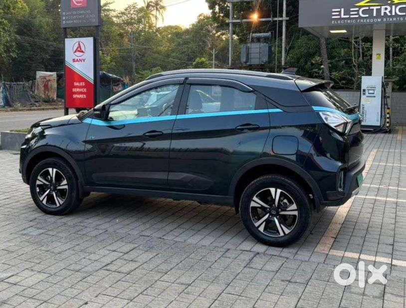 Tata Nexon 1.2 Revotron Xz Plus Luxs Red Dark Edition Amt, 2022, Ele..