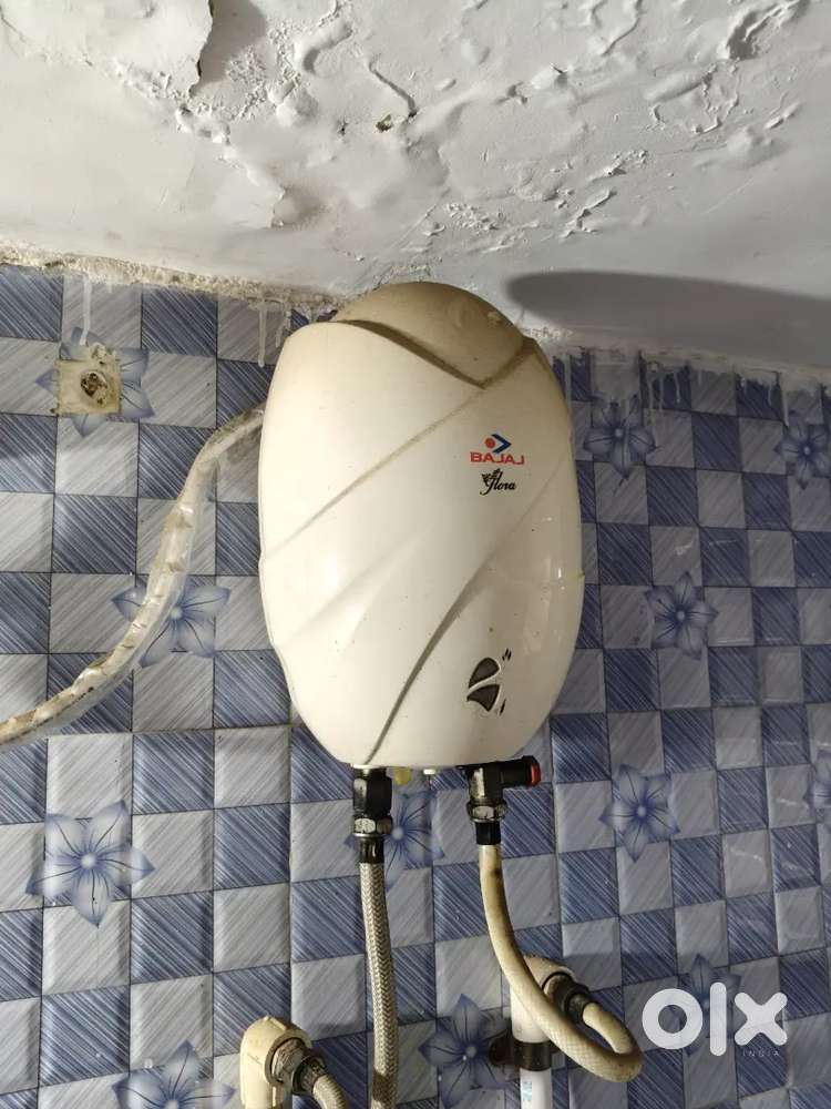For immediate sale Electric gayer Bajaj 3 litre