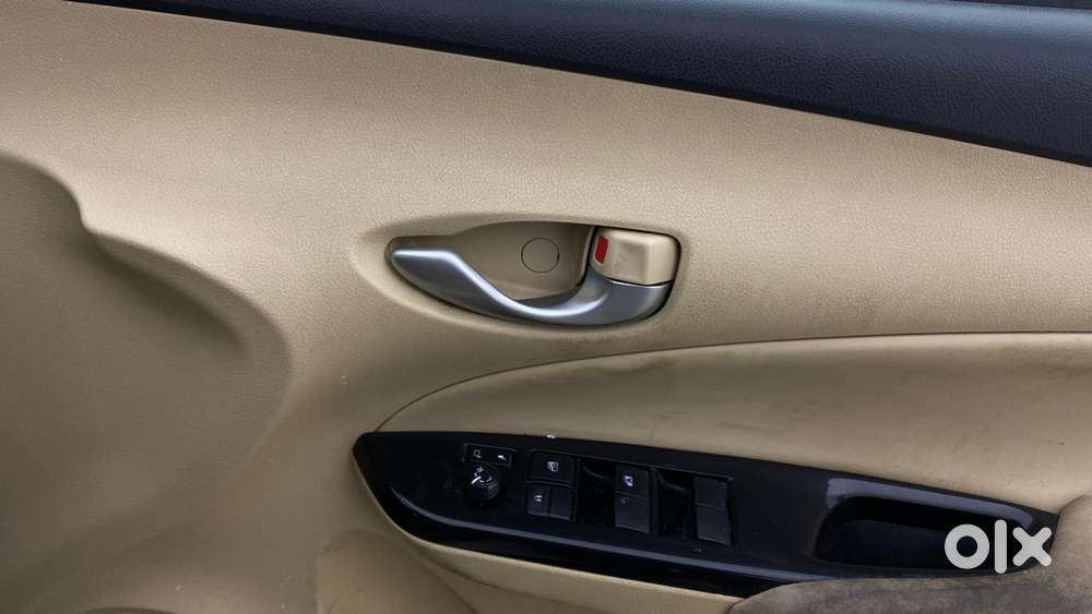 Toyota Yaris V Cvt, 2019, Petrol