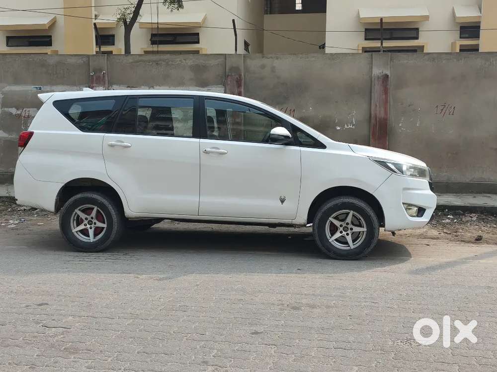 Toyota Innova Crysta 2017 Diesel Manual 127000 Km