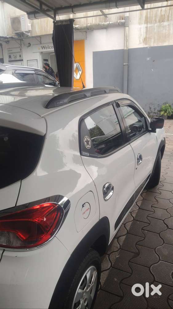 White Colour Kwid, 2016 Model, Only 82000km. Company Service