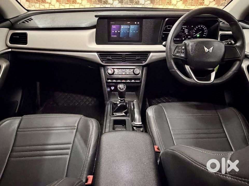 Mahindra Xuv700 2.2 Ax 5 Diesel At 7 Str, 2025, Diesel