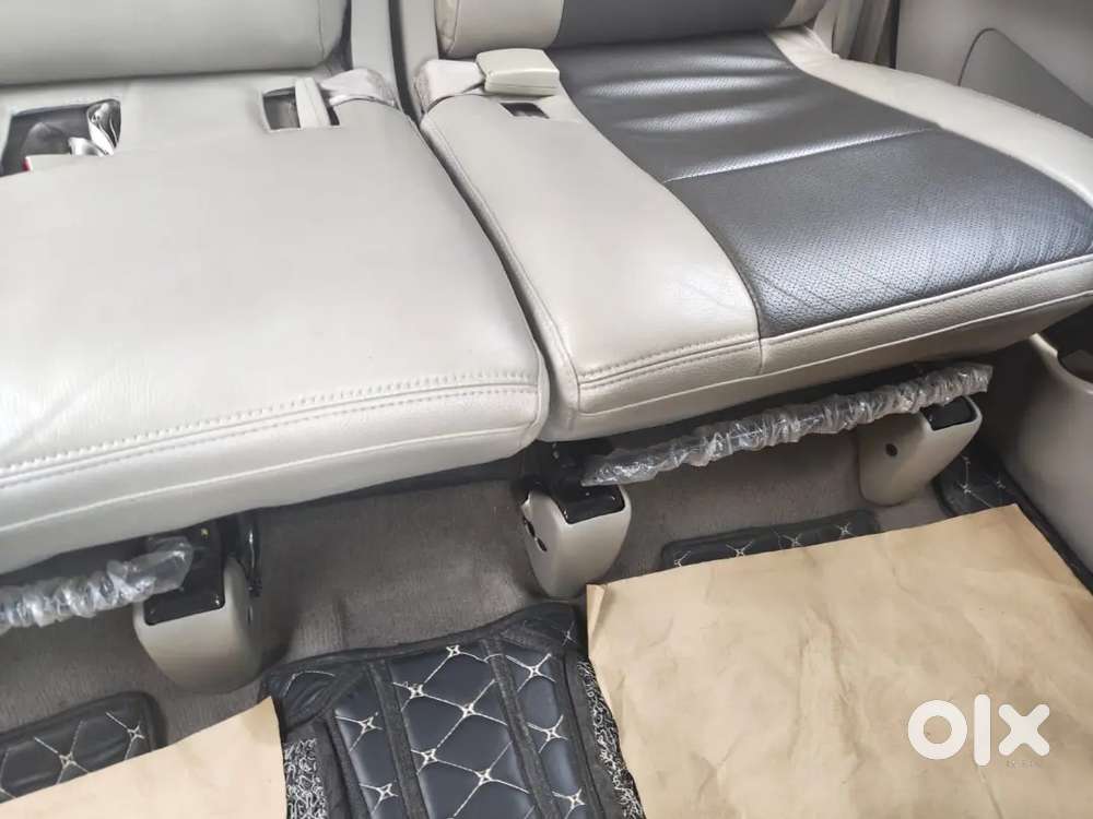 Toyota Innova 2.5 V 2013 Excellent Condition Low Kilometers (93000km)