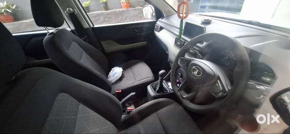 Tata Punch Power Steering Abs Ebd Rear Camera Rear Park Sensor Harman