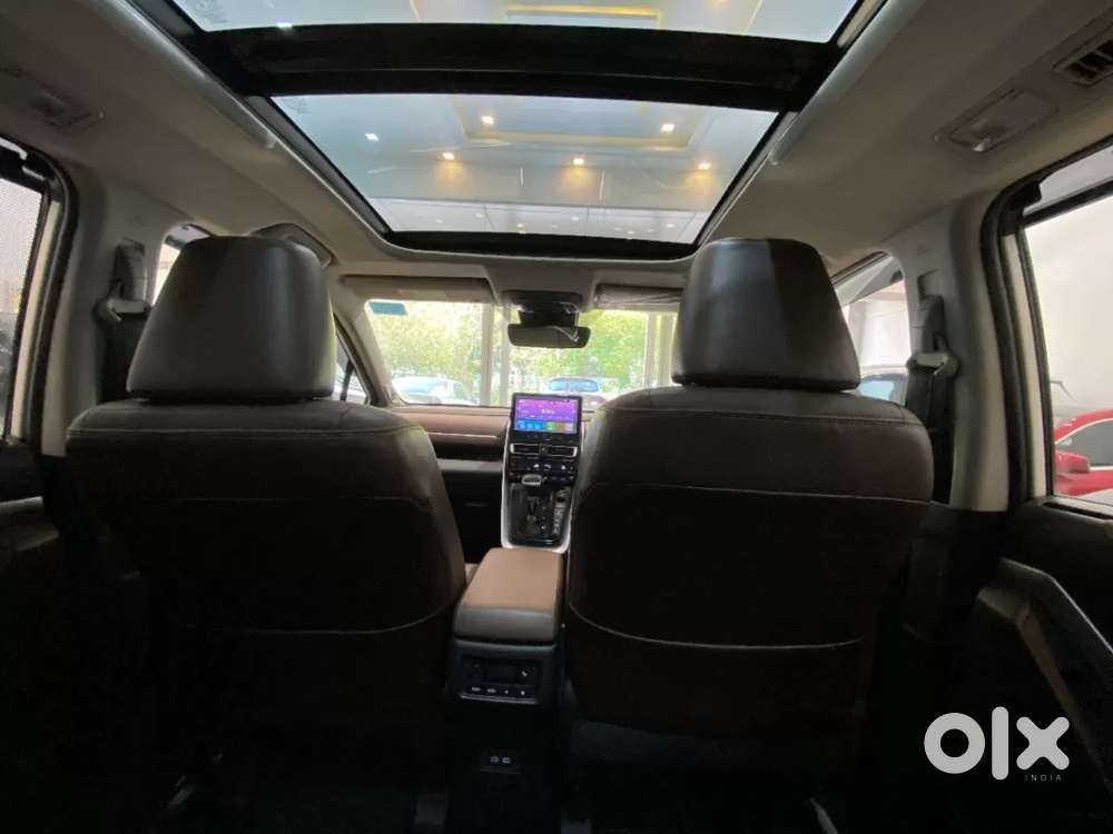 Toyota Innova Hycross 2.0 Zx Hybrid 7 Str, 2023, Petrol