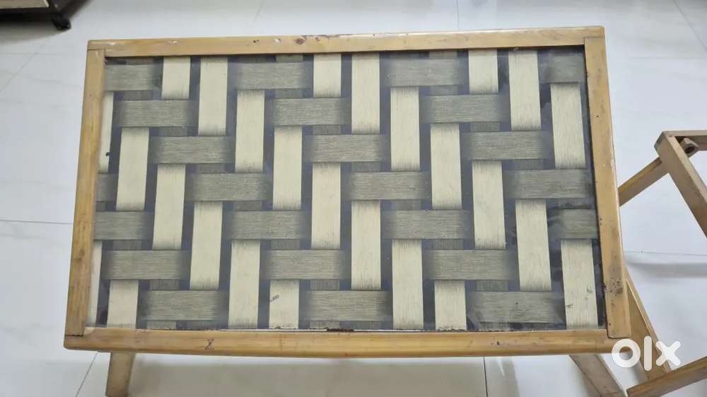 Study table in wood