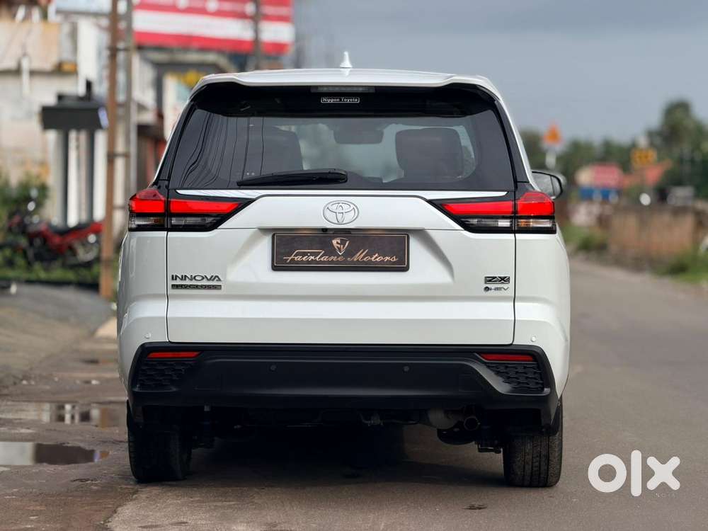 Toyota Innova Hycross 2.0 Zx (o) Hybrid 7 Str, 2025, Petrol