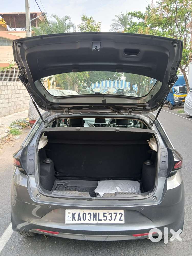 Tata Altroz 1.2 Xt, 2022, Petrol