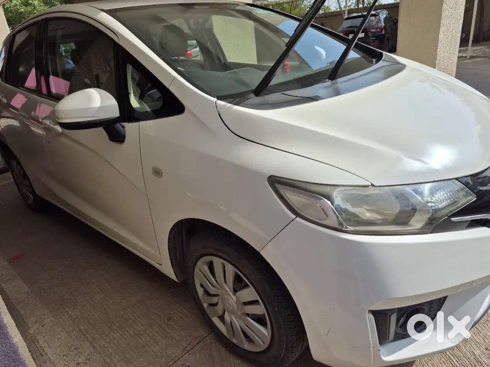 Well Maintained Honda Jazz For Sale, Manual. White Color.