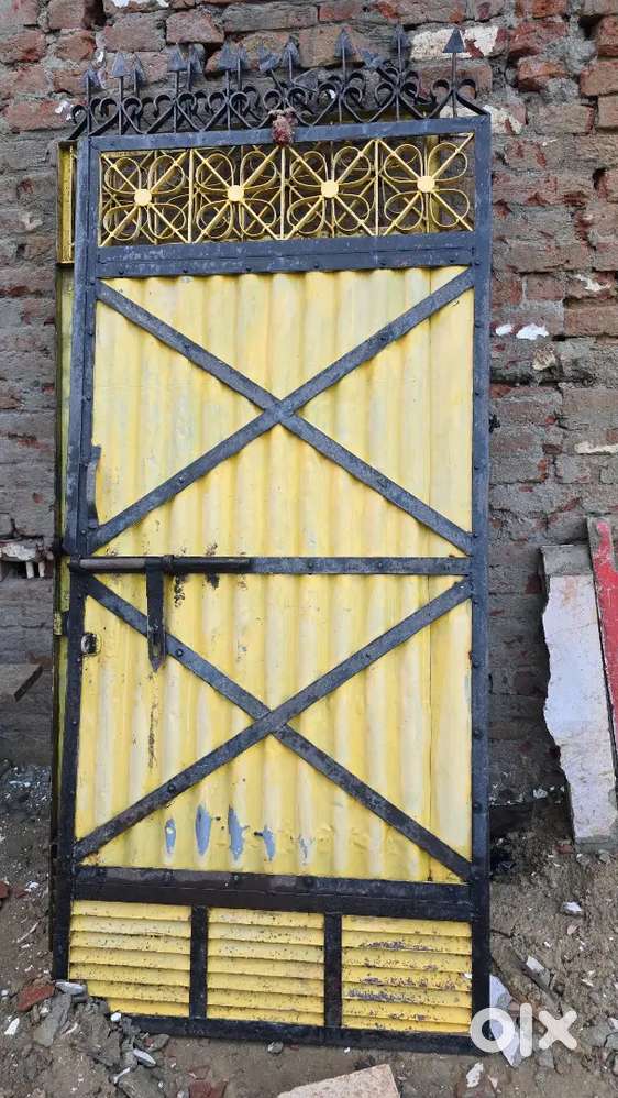 Main gate iron 2pc size 3feet × 7feet