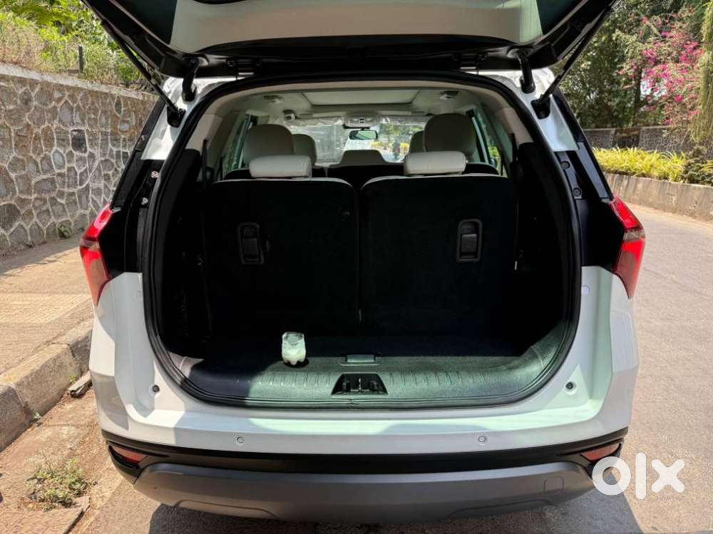 Mahindra Xuv700 2.2 Ax 7 Diesel At Luxury Pack Str, 2025, Diesel
