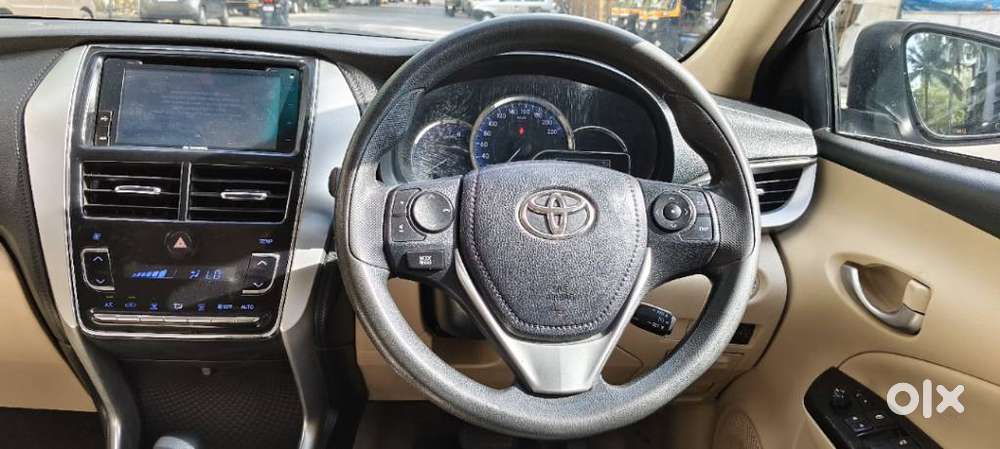 Toyota Yaris V Cvt, 2018, Petrol