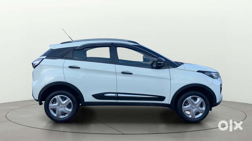 Tata Nexon 1.5 Revotorq Xma Amt (s), 2022, Petrol