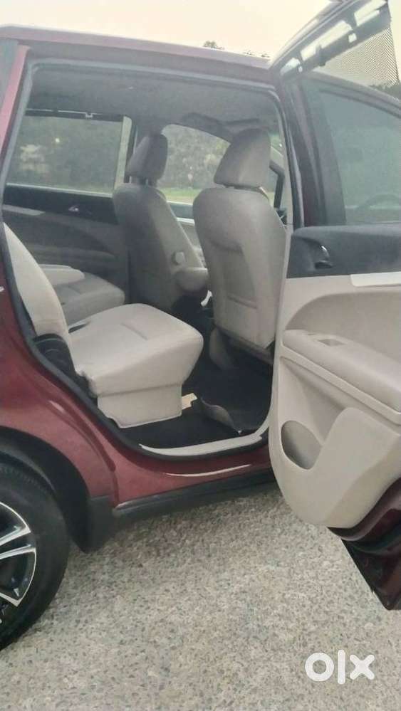 Mahindra Marazzo M8, 2019, Diesel