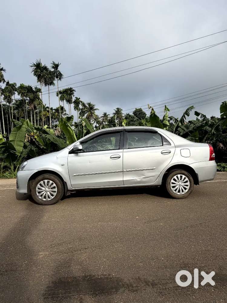 Toyota Etios Cross 2012