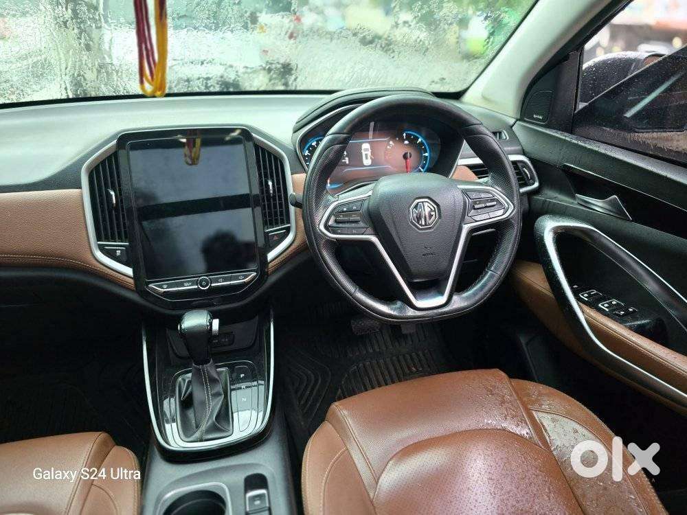 Mg Hector Plus Sharp Pro 1.5 Turbo Petrol  Cvt 7 Str Dual Tone, 2020..