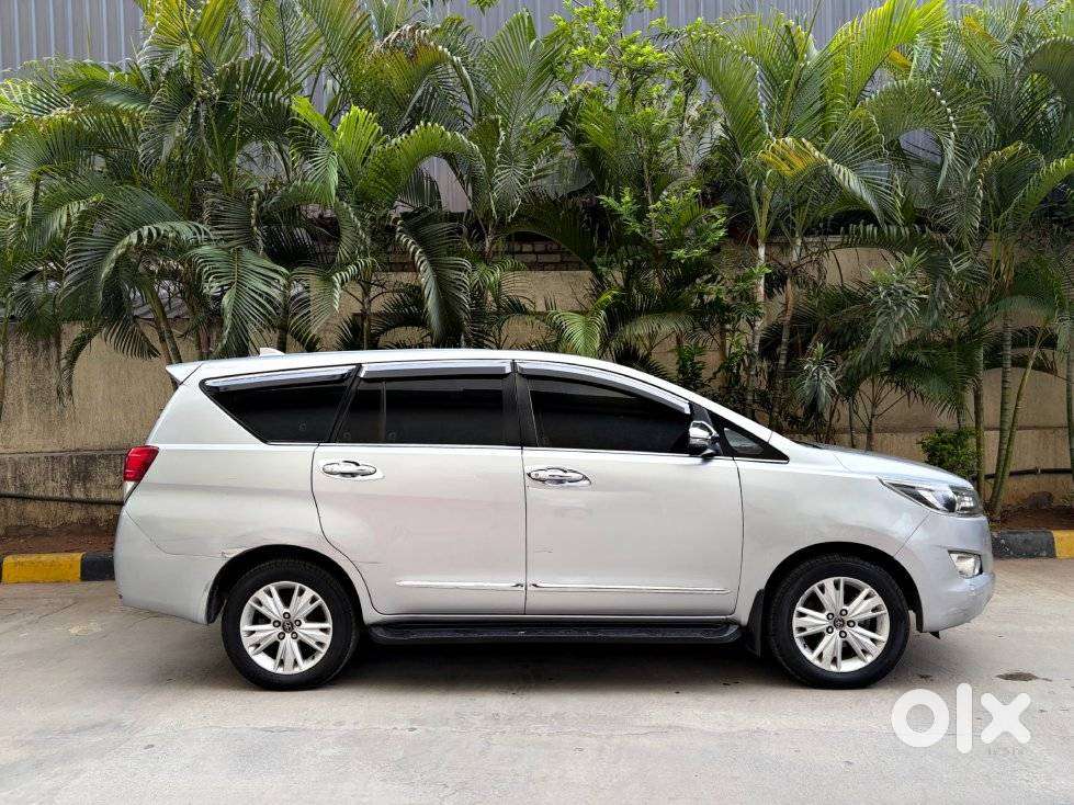 Toyota Innova Crysta 2.8 Zx At 7 Seater, 2017, Diesel
