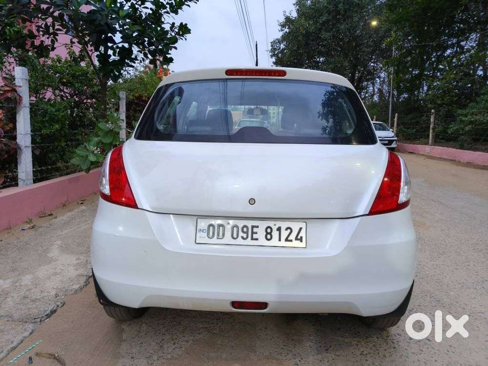 Maruti Suzuki Swift Vxi Optional, 2016, Petrol