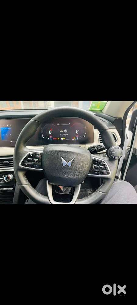 Mahindra Xuv700 2.0 Ax 7 Petrol Mt Str, 2024, Petrol